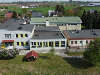 Szkoła Podstawowa nr 78, filia ul. Łuczanowicka 2a - dostosowanie dla osób niepełnosprawnych wejścia głównego do budynku szkoły