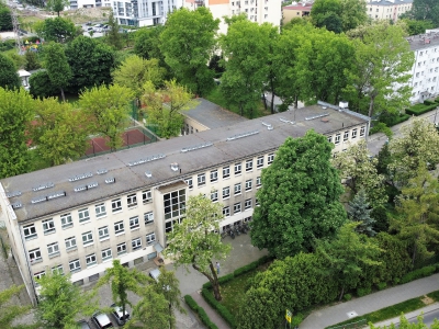 Szkoła Podstawowa nr 95, ul. Wileńska 9B - malowanie korytarza i inne prace remontowe 