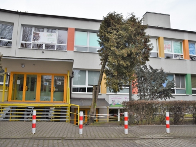 Szkoła Podstawowa nr 93, ul. Szlachtowskiego 31 - remont schodów wejściowych i inne prace remontowe