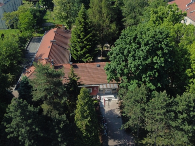 Samorządowe Przedszkole nr 46, os. Na Skarpie 46 -remont przedszkola nr 46 strefa wejścia-murku, kostka wokół budynku, podjazdu