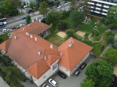 Samorządowe Przedszkole nr 82, ul. Głowackiego 2 - wymiana naświetlicy nad drzwiami wejściowymi i inne prace remontowe