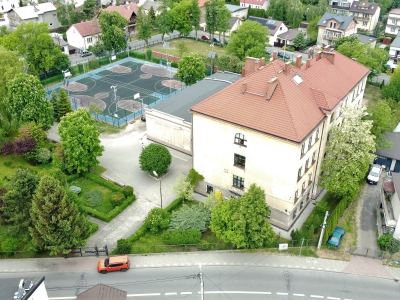 Szkoła Podstawowa nr 49, ul. Montwiłła - Mireckiego 29 - prace związane z remontem dachu budynku szkoły