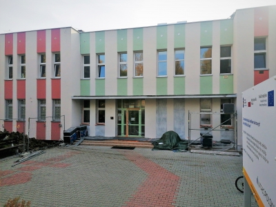 Samorządowe Przedszkole nr 179, ul. Sanocka 4 - malowanie sal i montaż barierek w oknach