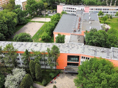 Szkoła Podstawowa nr 38, ul. F.Nullo 23 - kontynuacja wymiany instalacji elektrycznej wraz z pomalowaniem pomieszczeń, wymianą podłóg i drzwi - etap