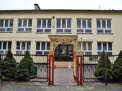 Samorządowe Przedszkole nr 143, os. Kosciuszkowskie 8 - remont parkietu w pomieszczeniach przedszkola i inne prace remontowe