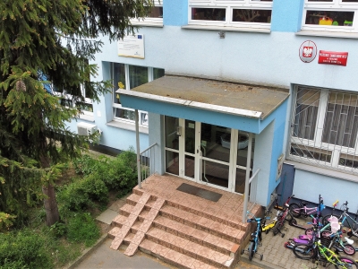 Samorządowe Przedszkole nr 137, ul. Na Błonie 15c - wymiana i remont parkietu w salach dydaktycznych i inne prace remontowe, naprawa donic przy tarasach i inne prace remontowe